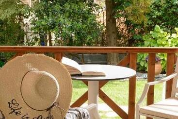 هتل Nikoleta Luxury Villa