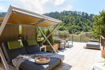 هتل Nikoleta Luxury Villa