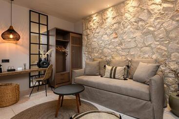هتل Nikoleta Luxury Villa