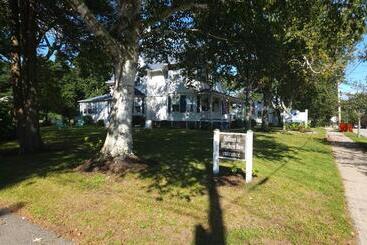 هتل Old Orchard Beach Inn