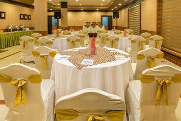 هتل Pj Princess Regency