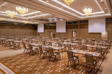 هتل Renaissance Istanbul Polat Bosphorus