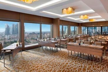 هتل Renaissance Istanbul Polat Bosphorus