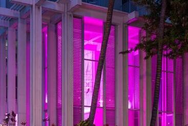 Shoreline Hotel Waikiki