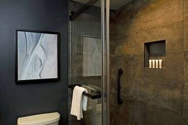 هتل The Lloyd Stamford, Tapestry Collection By Hilton