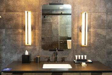هتل The Lloyd Stamford, Tapestry Collection By Hilton