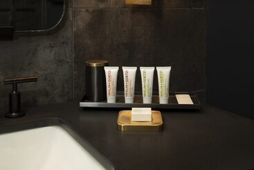 هتل The Lloyd Stamford, Tapestry Collection By Hilton