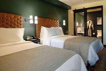 هتل The Lloyd Stamford, Tapestry Collection By Hilton