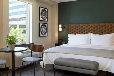 هتل The Lloyd Stamford, Tapestry Collection By Hilton