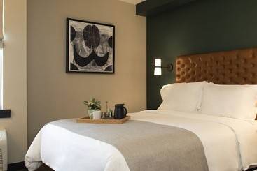 هتل The Lloyd Stamford, Tapestry Collection By Hilton