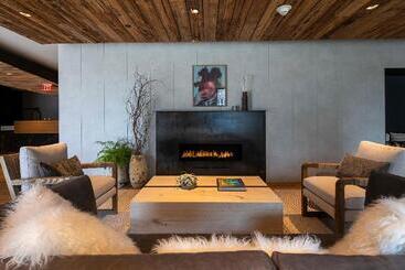 هتل The Lloyd Stamford, Tapestry Collection By Hilton