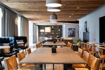 هتل The Lloyd Stamford, Tapestry Collection By Hilton