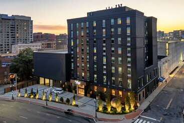 هتل The Lloyd Stamford, Tapestry Collection By Hilton