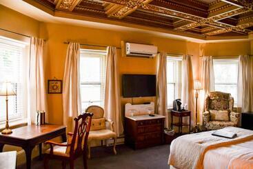 هتل The Sayre Mansion