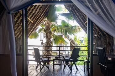هتل Zoi Beach House