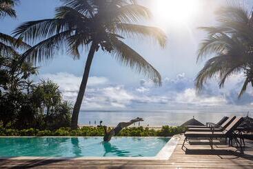هتل Zoi Beach House