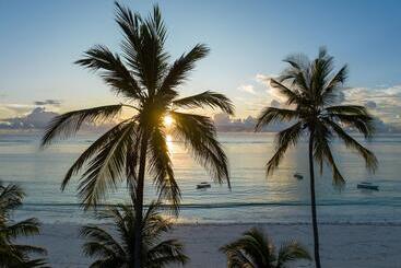 هتل Zoi Beach House
