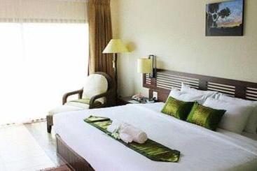 Mae Jo Golf Resort & Spa