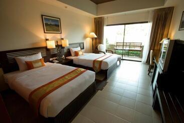 Mae Jo Golf Resort & Spa