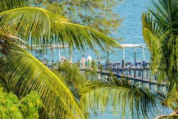 Paradise Beach Resort & Spa