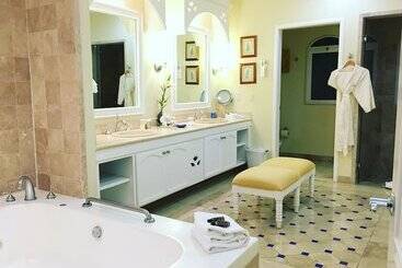 Pueblo Bonito Emerald Luxury Villas & Spa All Inclusive