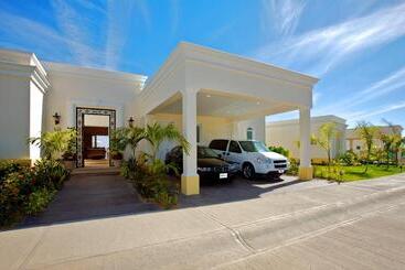 Pueblo Bonito Emerald Luxury Villas & Spa All Inclusive