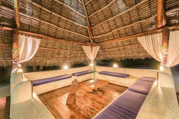 استراحتگاه Hakuna Majiwe Beach Lodge