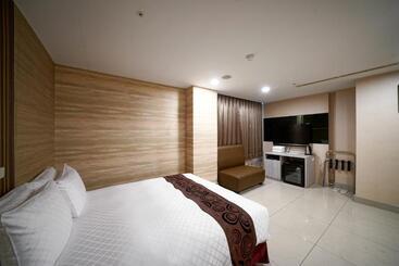 Sa Yo Hotel   Pier 2
