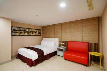 Sa Yo Hotel   Pier 2