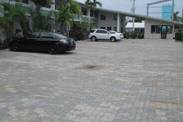 Shalimar Motel