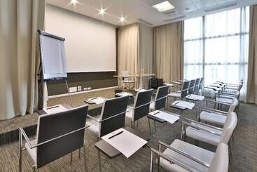 هتل Best Western Premier Chc Airport