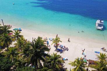 Henry Morgan All Inclusive - Roatan Island