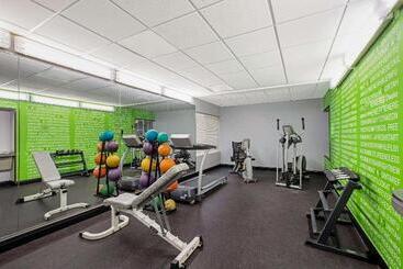 هتل La Quinta By Wyndham Tulsa Airport / Expo Square