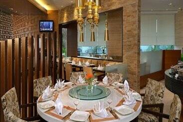 هتل Majestic Court Sarovar Portico Navi Mumbai