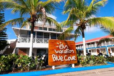 Hotel On Vacation Blue Cove