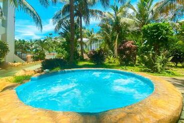 هتل On Vacation Blue Cove