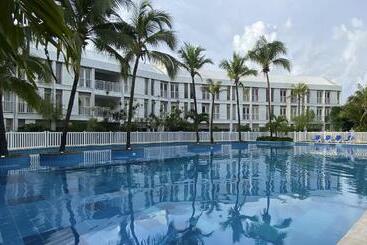 هتل On Vacation Blue Cove