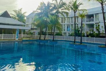 هتل On Vacation Blue Cove
