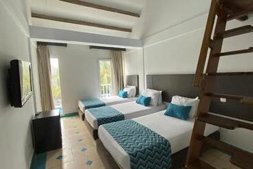 هتل On Vacation Blue Cove