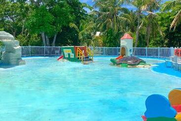 هتل On Vacation Blue Cove