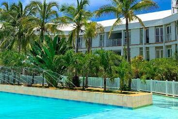 هتل On Vacation Blue Cove