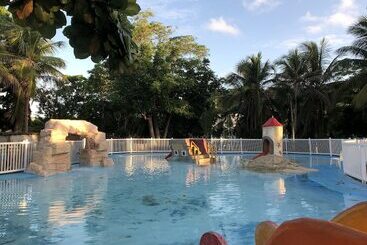 هتل On Vacation Blue Cove