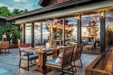 هتل Pullman Phuket Arcadia Naithon Beach