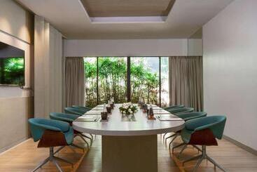 هتل Pullman Phuket Arcadia Naithon Beach