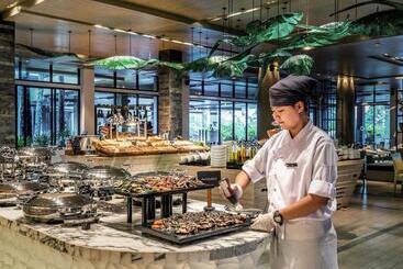هتل Pullman Phuket Arcadia Naithon Beach