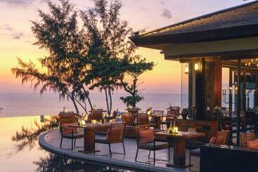 هتل Pullman Phuket Arcadia Naithon Beach