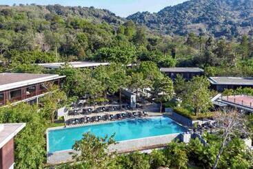 هتل Pullman Phuket Arcadia Naithon Beach