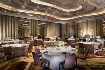 هتل Pullman Phuket Arcadia Naithon Beach