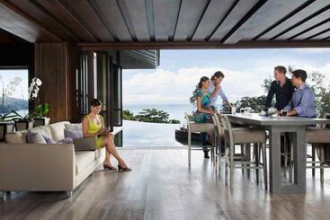 هتل Pullman Phuket Arcadia Naithon Beach