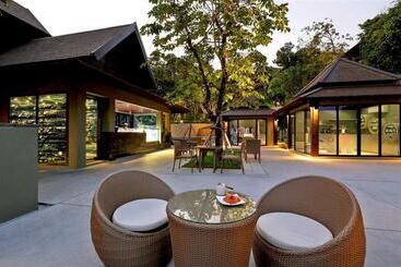 هتل Pullman Phuket Arcadia Naithon Beach
